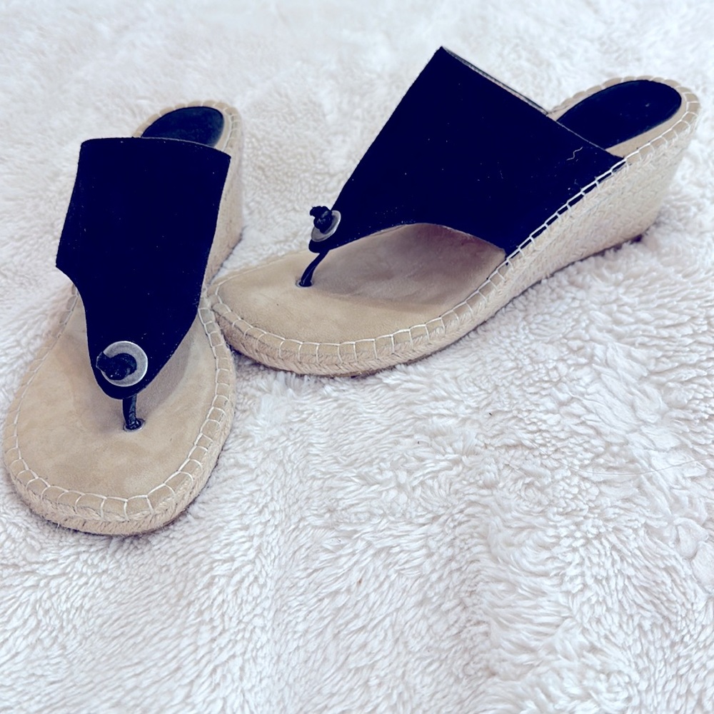 Johnston & Murphy size 8 1/2 black suede new 2 3/4 wedge